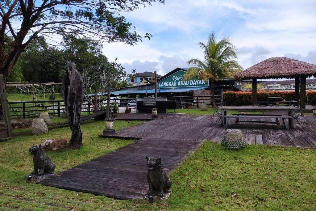 Cozzyhome@Rex Bdc Kuching Exterior photo